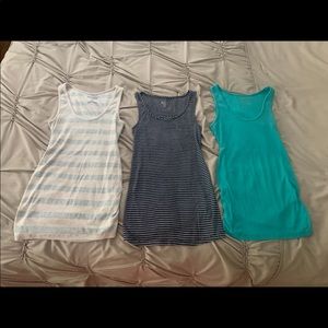 3 maternity small tank tops